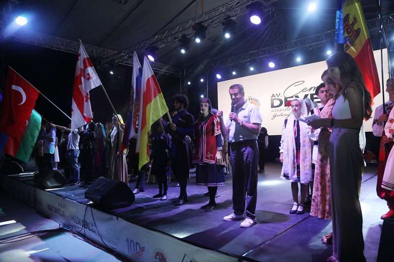 Samsun dans ve müzikle şenlendi