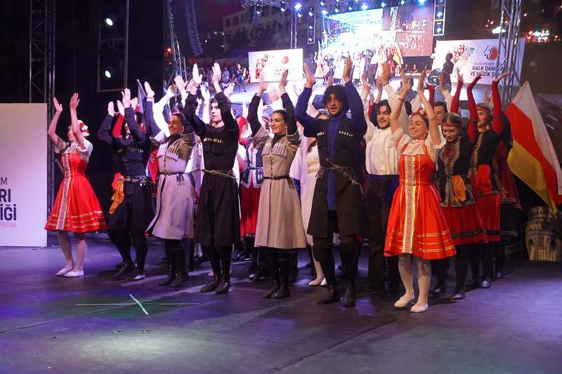 Samsun dans ve müzikle şenlendi