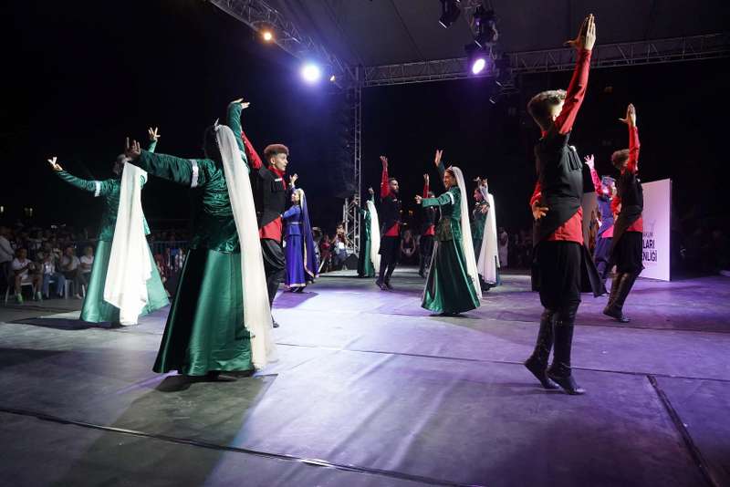 Samsun dans ve müzikle şenlendi