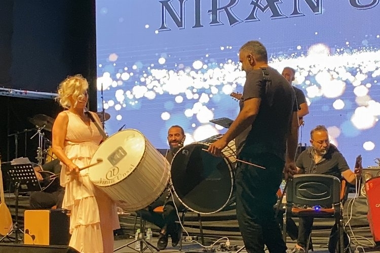 Düzce'de Niran Ünsal Konseri ile Coşku Dorukta