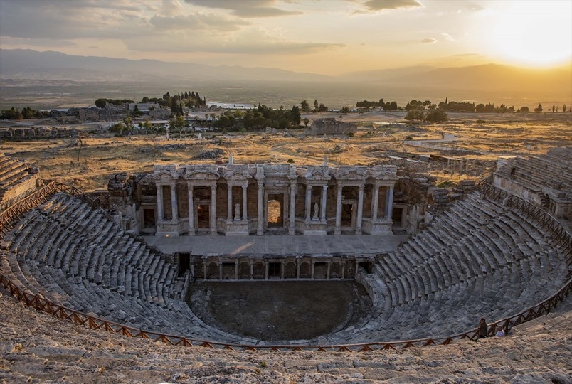 Bin 800 Yıllık Antik Tiyatroda Unutulmaz Bir Müzik Şöleni