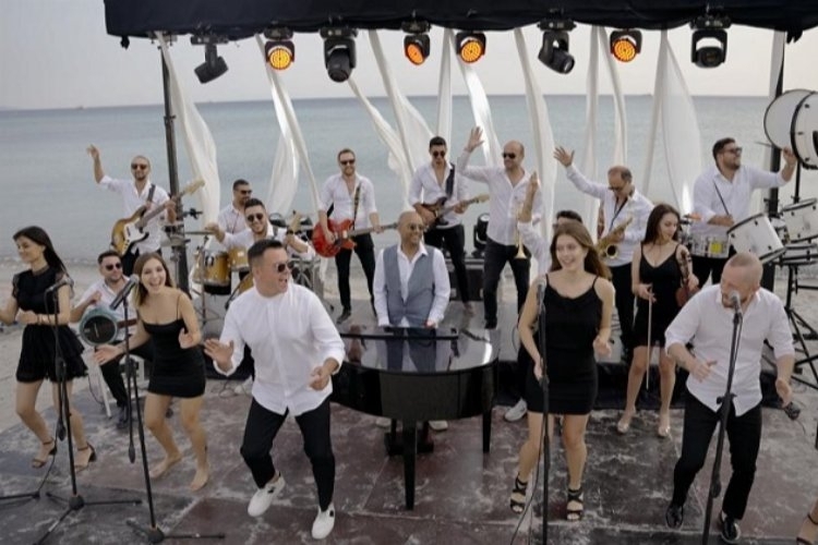 İzmir'de Çim Konserleri Sezonu Başlıyor