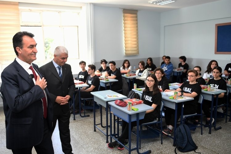 Başkan Dündar Osmangazi'de öğrencileri yalnız bırakmıyor