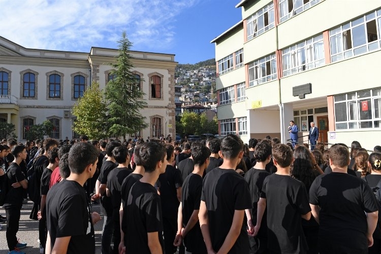 Başkan Dündar, Bursa Erkek Lisesi öğrencileriyle buluştu