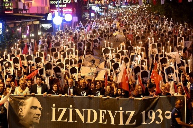 Antalya Muratpaşa'da binler Ata’ya saygı yürüyüşünde