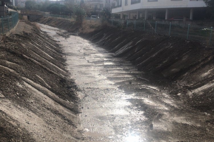 Turgutlu'da Dere Temizliği Çalışmaları Hız Kesmeden Devam Ediyor