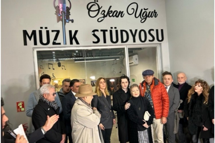 Özkan Uğur Müzik Stüdyosu İstanbul'da Kapılarını Açtı