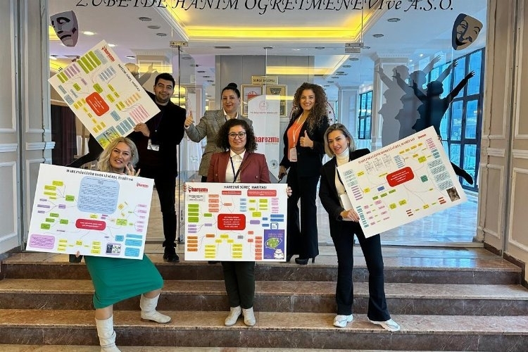 İzmir'de Türkiye'nin Milli Eğitim Modeli 'Harezmî Eğitimi' Başladı