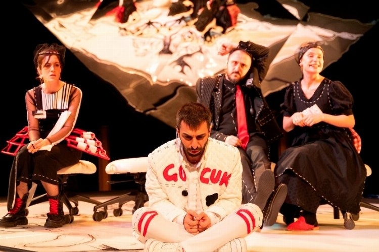 Nilüfer Kent Tiyatrosu: Yepyeni Bir Oyunla Sahneye Çıkıyor
