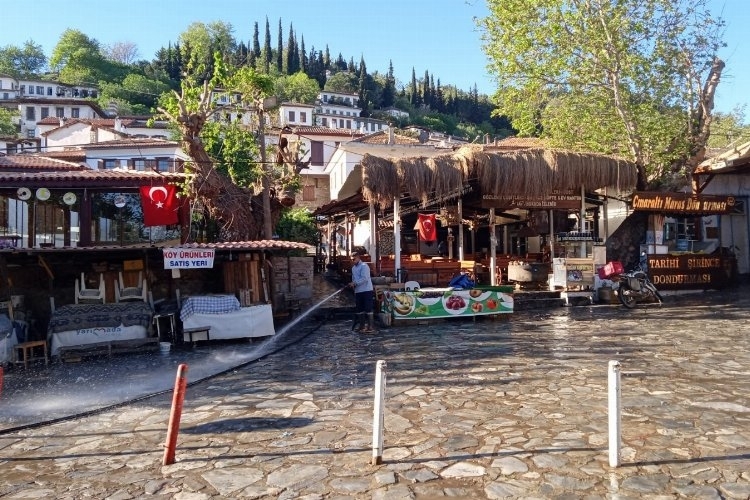 Selçuk'un Gözdesi Efes, Turizm Sezonuna Erken Bir Başlangıç Yaptı