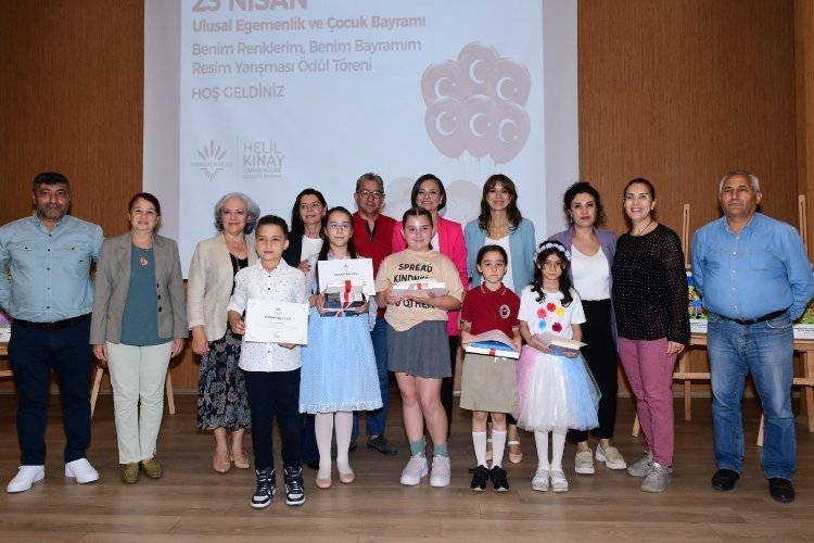 Başkan Kınay, çocuklara resim yarışması ödüllerini takdim etti