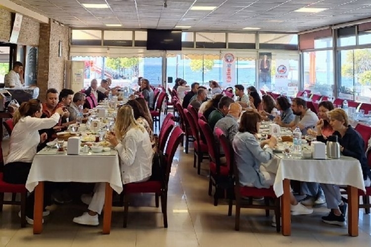İzmir'de Öğretmenler Kahvaltıda Bir Araya Geldi