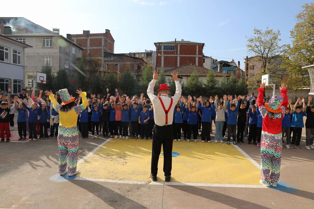 BÜYÜKŞEHİR UNUTULMAYA YÜZ TUTMUŞ GELENEKSEL ÇOCUK OYUNLARI İLE 92 BİN ÇOCUĞA ULAŞTI