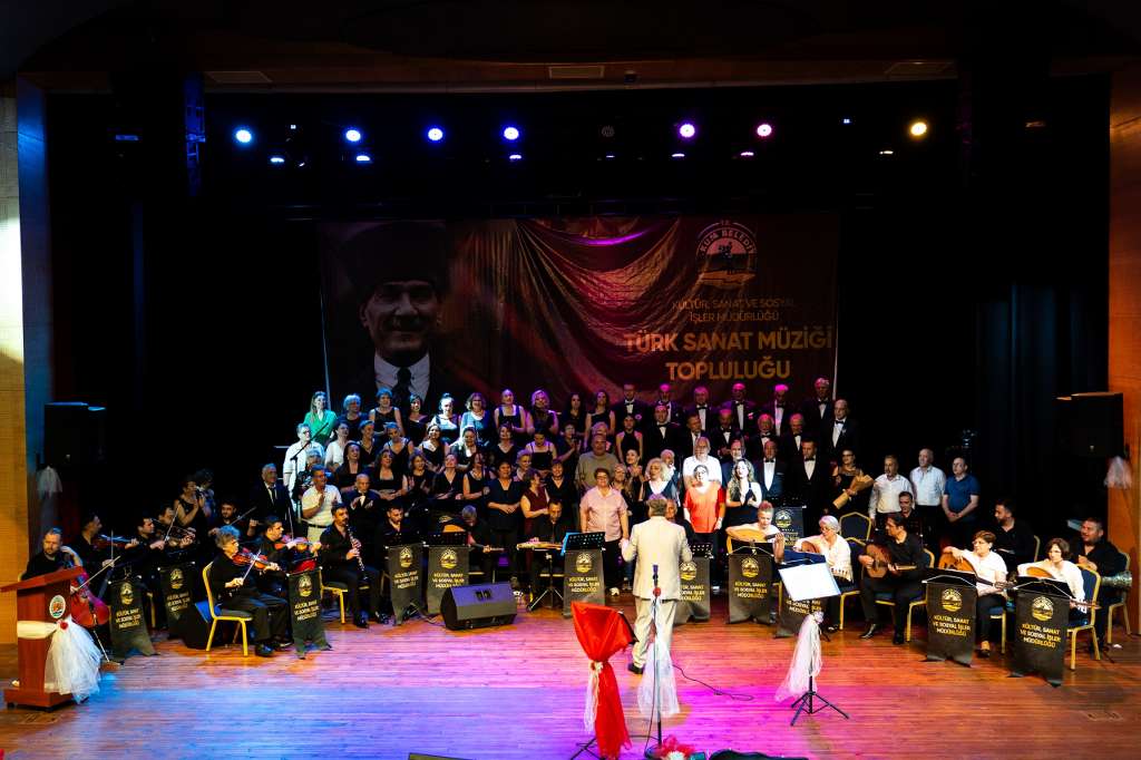 Atakum Belediyesi Türk Sanat Müziği Korosunun ‘Yaza Merhaba’ konseri  yoğun ilgi gördü