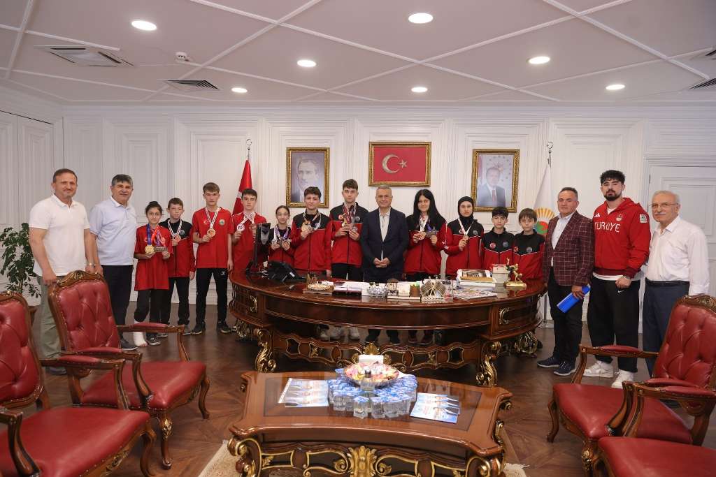 Avrupa Üçüncüsü Milli Sporcudan Başkan İhsan Kurnaz’a Ziyaret