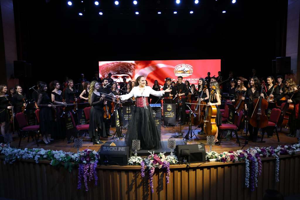 Atakum Belediyesi Çocuk ve Gençlik Orkestrası, Ata Sahne’de ilk konserini verdi