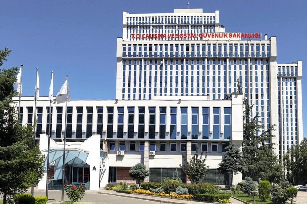 Hizmet Kolları Netleşti: Yeni Yönetmelik Resmi Gazete’de Yayımlandı