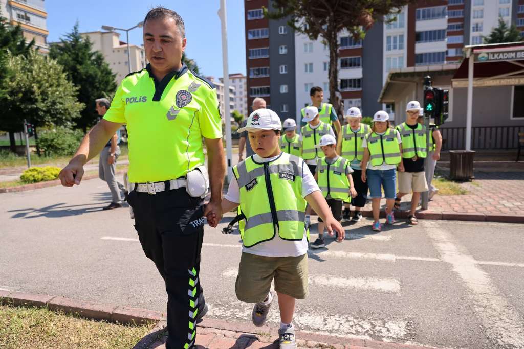 Down Sendromlu Çocuklara Uygulamalı Trafik Eğitimi