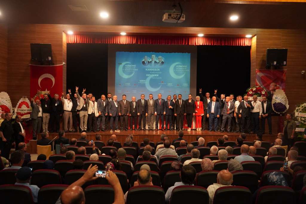 MHP Vezirköprü'de gövde gösterisi yaptı! 15. Olağan Kongre miting havasında geçti