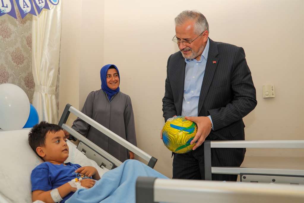 BAŞKAN KILIÇ, SÜNNET OLAN ÇOCUKLARI YALNIZ BIRAKMADI