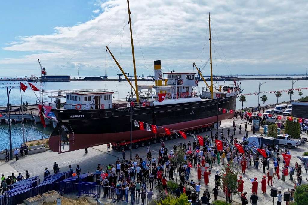 BANDIRMA VAPURU YENİ YERİNDE
