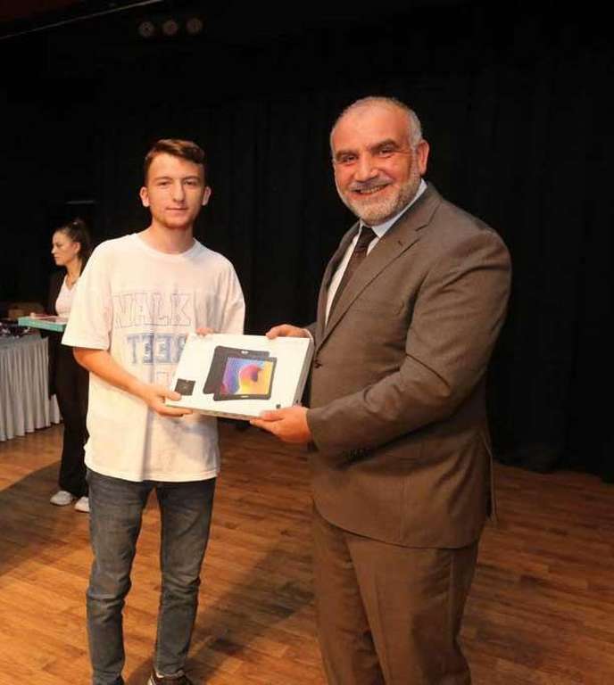 Canik Belediyesi’nden YKS ve LGS Şampiyonlarına Ödül Yağmuru