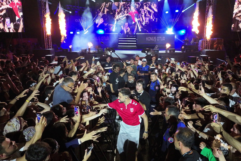KAPIKAYAFEST'TE MÜZİĞİN RİTMİ SEFO İLE YÜKSELDİ