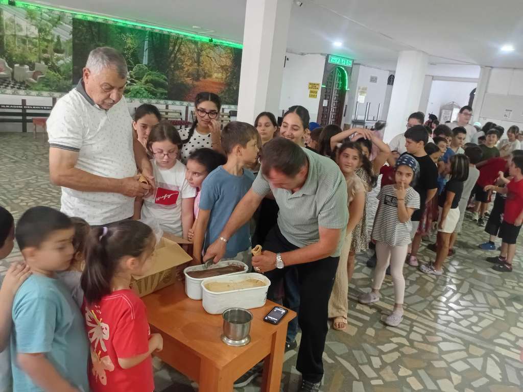 ​KUR'AN KURSU ÖĞRENCİLERİNE SERİNLETEN ÖDÜL!
