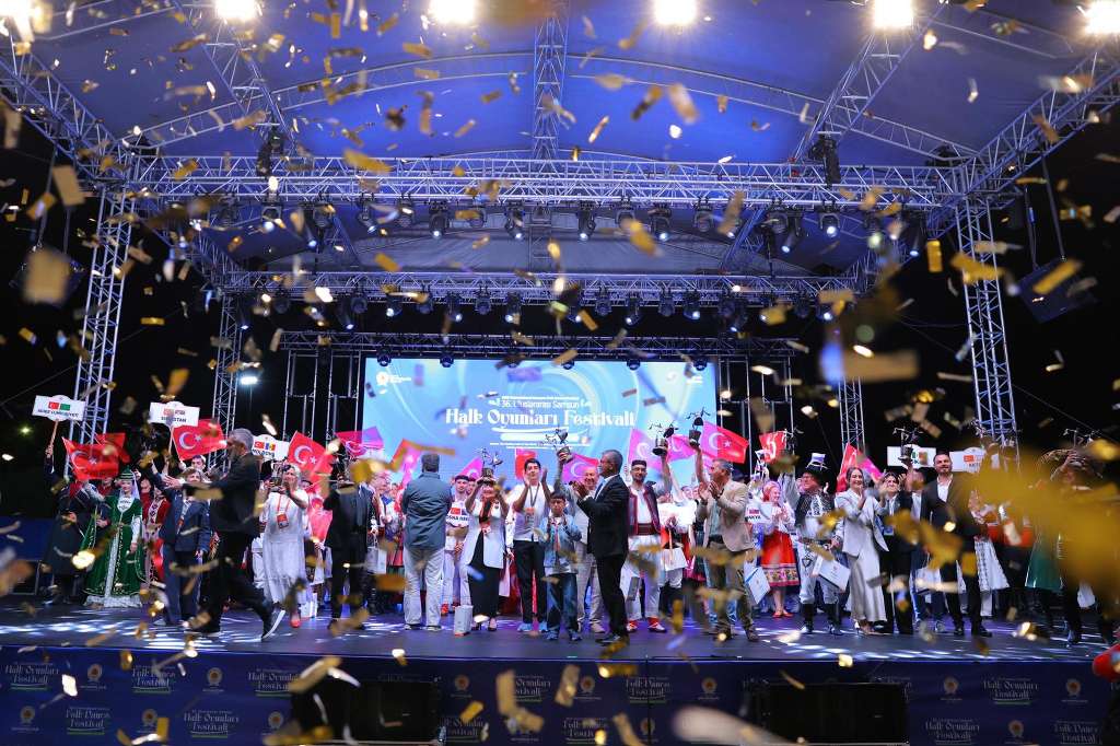36. ULUSLARARASI SAMSUN HALK OYUNLARI FESTİVALİ ŞEHRE KÜLTÜR VE SANAT DOLU GÜNLER YAŞATTI