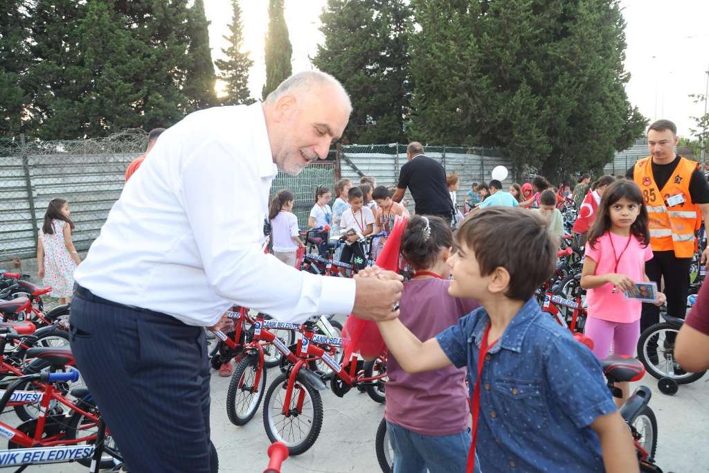 Canik'te Tüm Çocuklar Hediyelerine Kavuşuyor