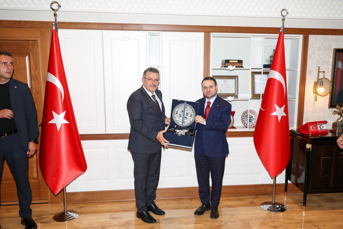 Bakan Gürlek’ten Trabzon Büyükşehir Belediyesi’ne Ziyaret