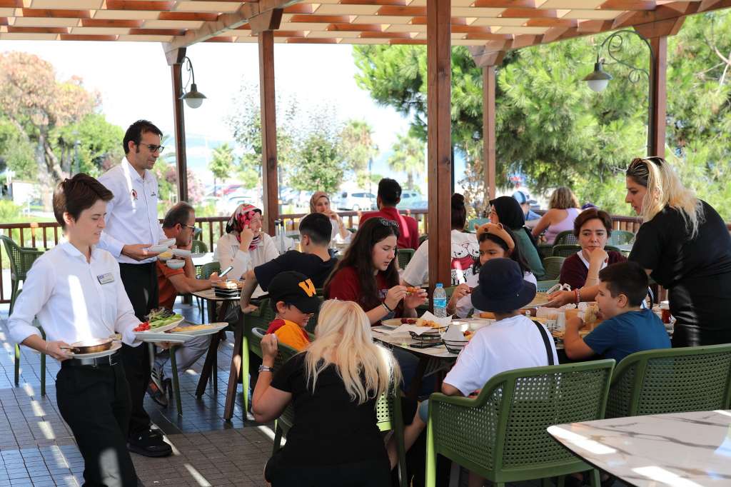SAMSUN’UN GÖZDE BULUŞMA NOKTASI YALI YOĞUN İLGİ GÖRÜYOR