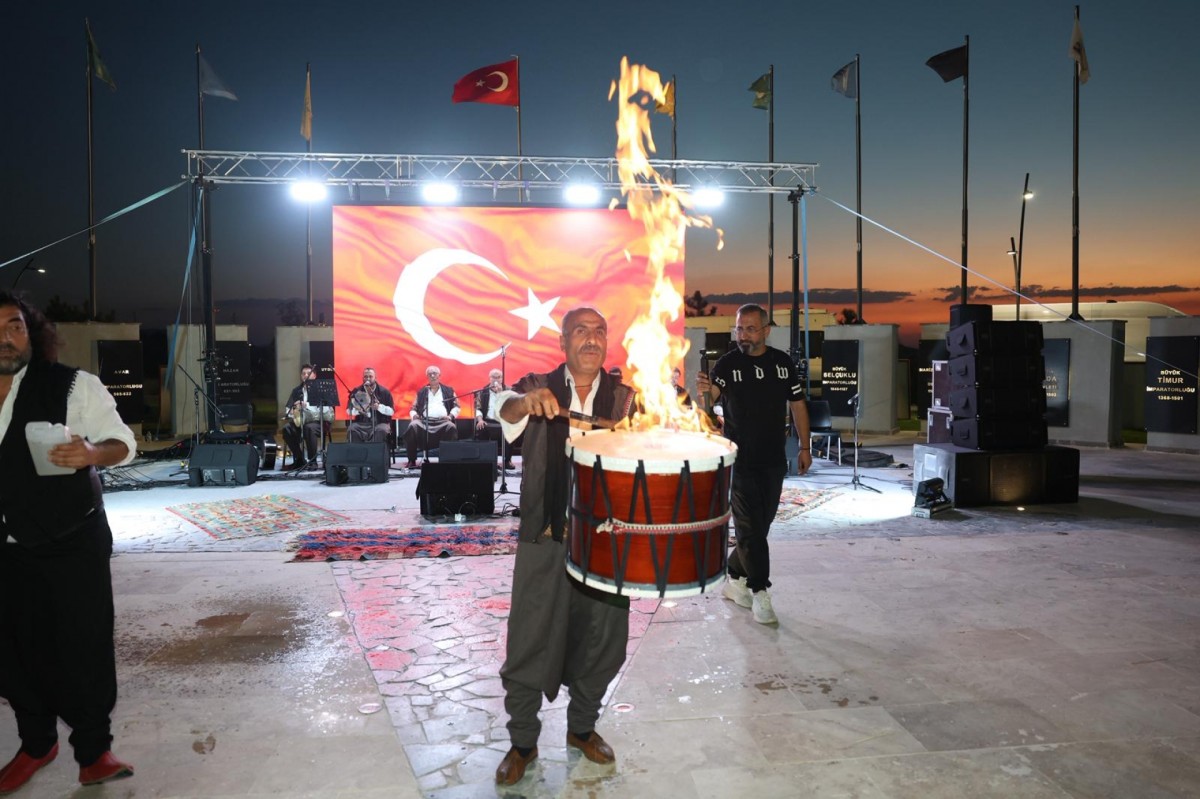 Nevşehir’de Yaz Akşamı Buluşmalarına Yoğun Katılım