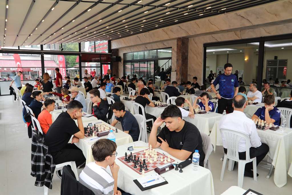 Bafra'da 6. Geleneksel Satranç Turnuvası heyecanı başladı