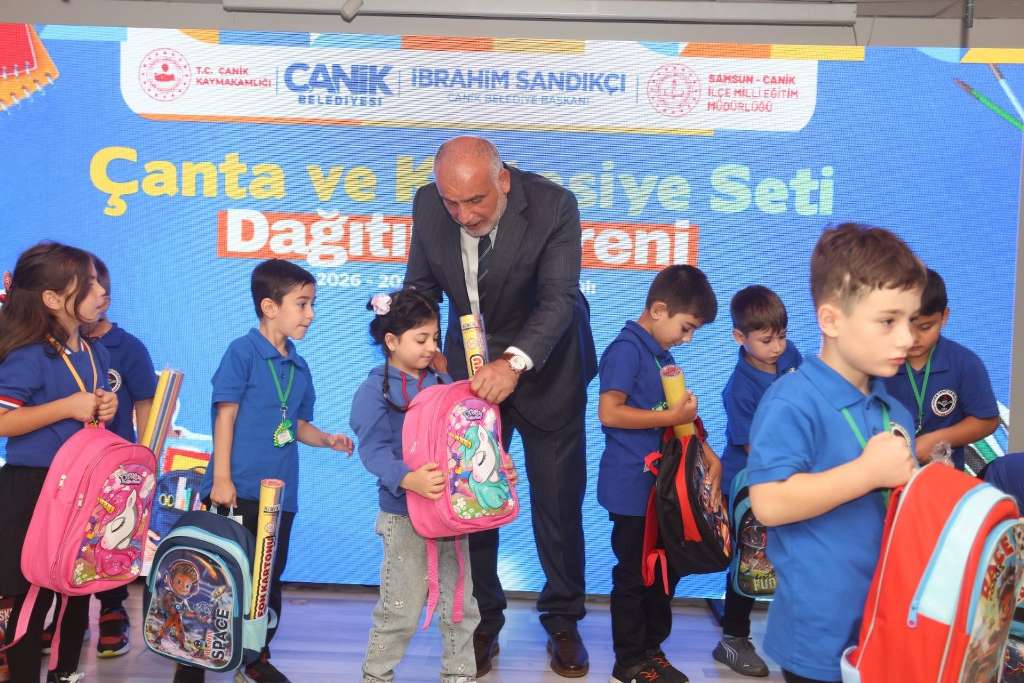 Canik'te Tüm Öğrenciler Çanta ve Kırtasiye Setlerine Kavuştu