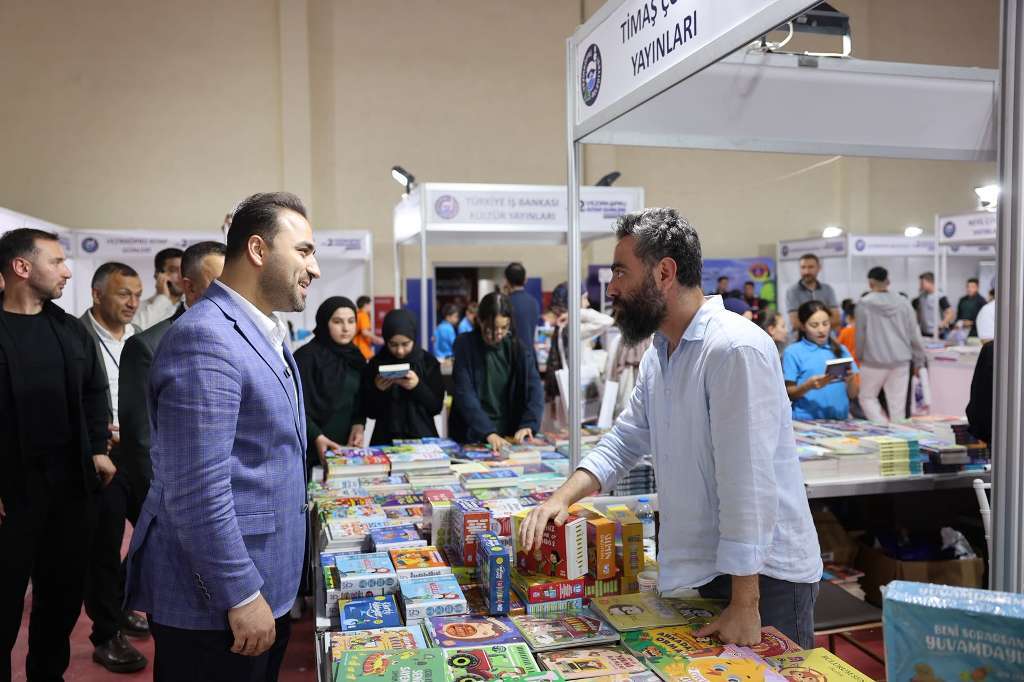Başkan Murat Gül, Kitap Günleri’nde Kitapseverlerle Buluştu