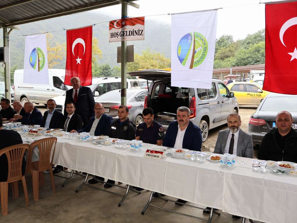 Sarıoğlu Ailesi’nden Ayvacık’ta Şehitler, Gaziler ve Merhum Aile Büyükleri İçin Kur’an-ı Kerim Tilaveti