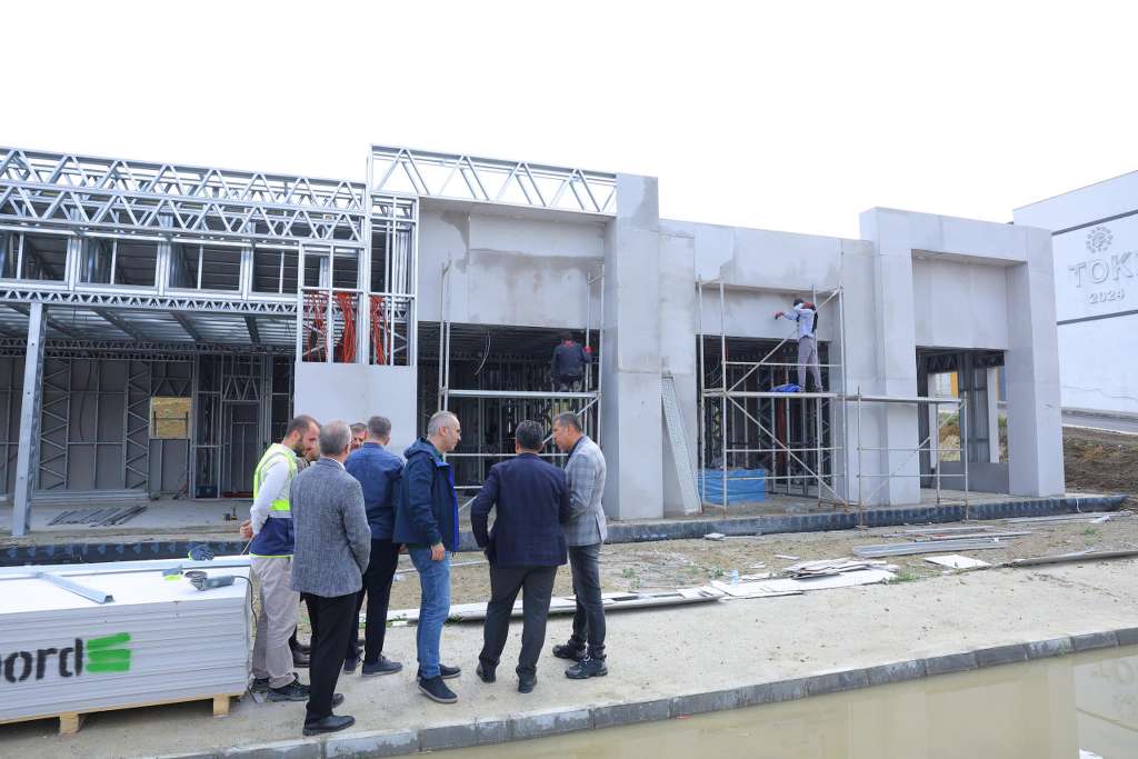 TOYBELEN’DE RESTORAN İNŞAATI SÜRÜYOR: BAŞKAN DOĞAN ÇALIŞMALARI YERİNDE İNCELEDİ