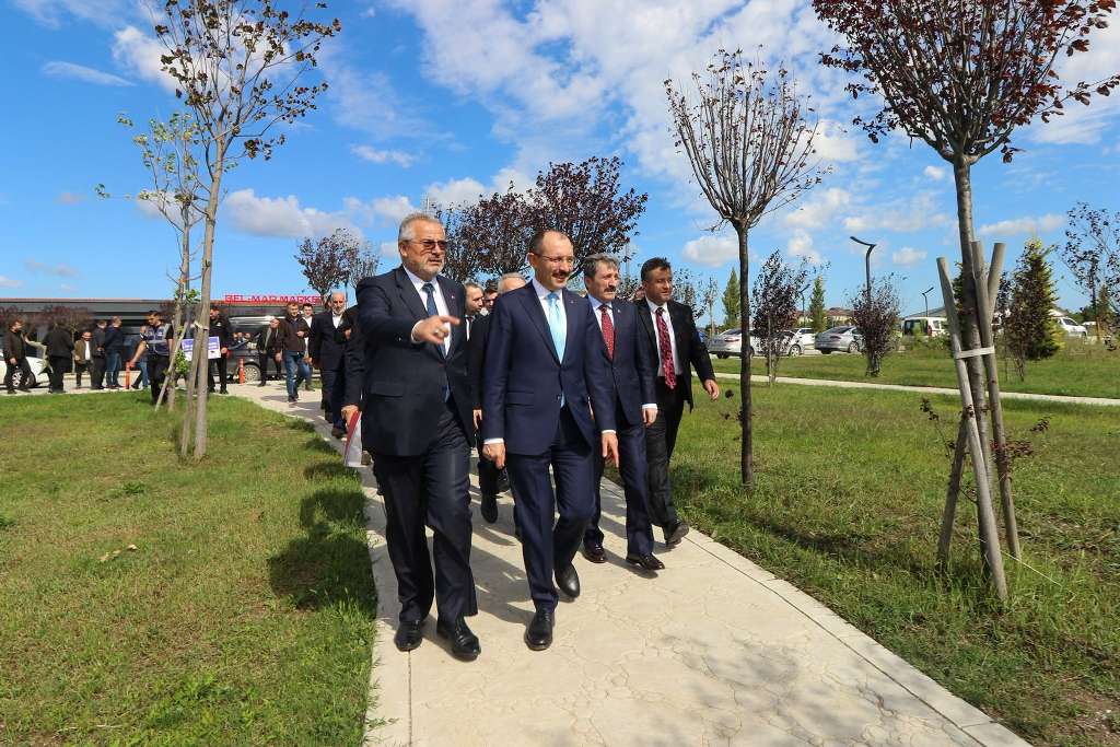 MİLLET BAHÇESİ BAFRA’DA ŞEHRİN SOSYAL KİMLİĞİNİ GÜÇLENDİRİYOR