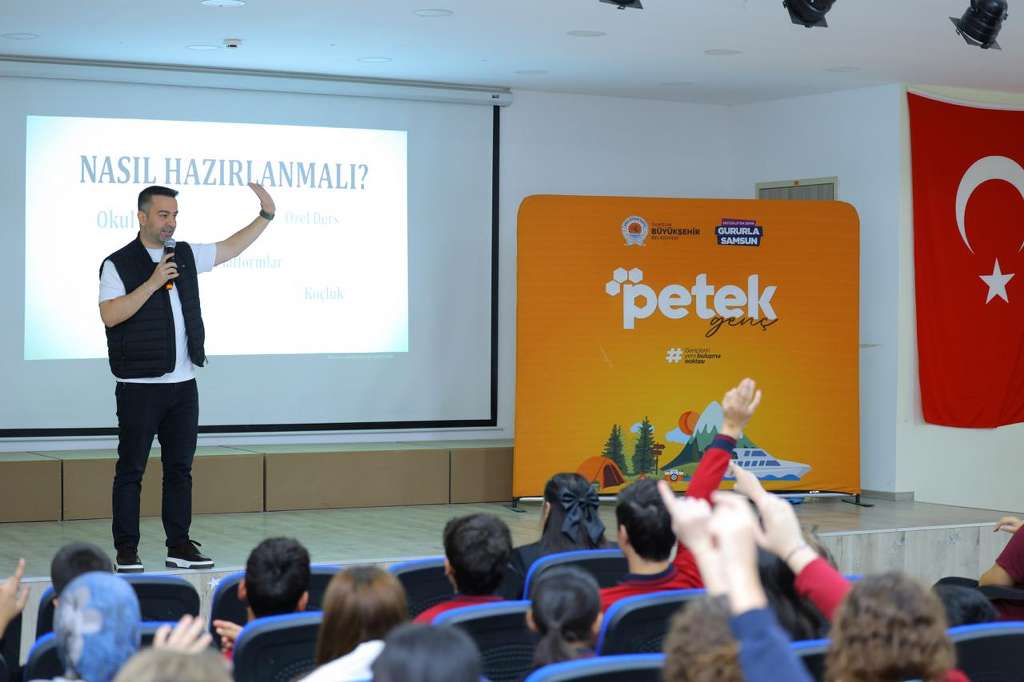 PETEK GENÇ LGS YOLCULUĞU VE PETEK GENÇ KARİYER BULUŞMALARI PROGRAMLARI BAŞLADI