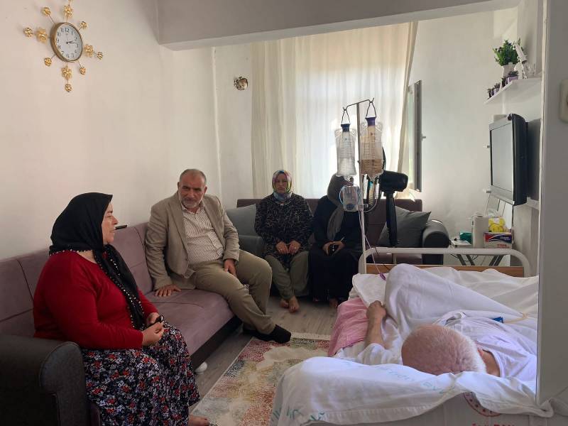 Başkan Sandıkçı Hasta Vatandaşları Ziyaret Etti