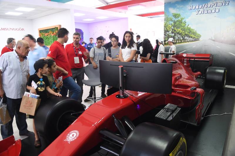 Samsun Büyükşehir standında Formula-1 heyecanı