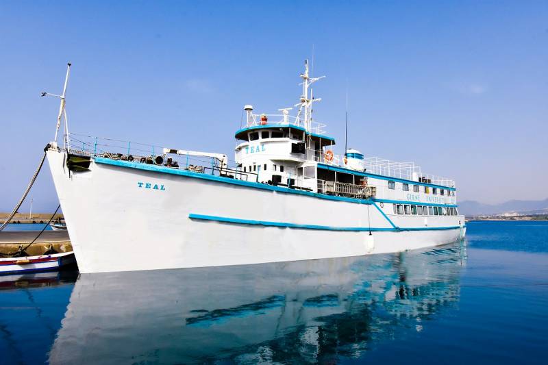 Kıbrıs’ın ilk yüzen gemi müzesi Denizcilik Tarihi Müzesi TEAL, Girne Limanı’nda yerini aldı!