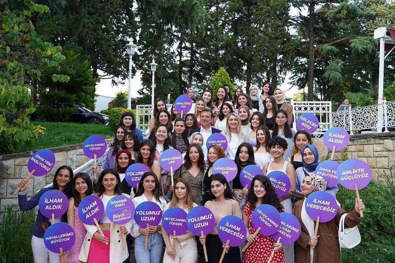 1000 kız öğrenciye 'Büyüt Hayallerini' bursu
