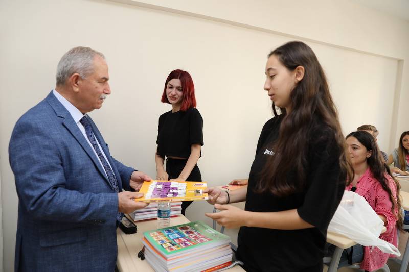 Başkan Demirtaş'tan İLKEM'li öğrencilere eğitim seti desteği