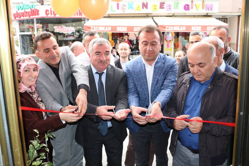 Havza Belediye Başkanı Özdemir, iş yeri açılışını yaptı