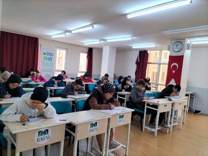 İLKEM'de öğrenciler sınava hazırlanıyor
