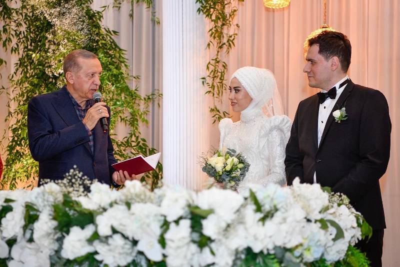 Cumhurbaşkanı Erdoğan, Başkan Demir’in oğlunun nikah şahidi oldu