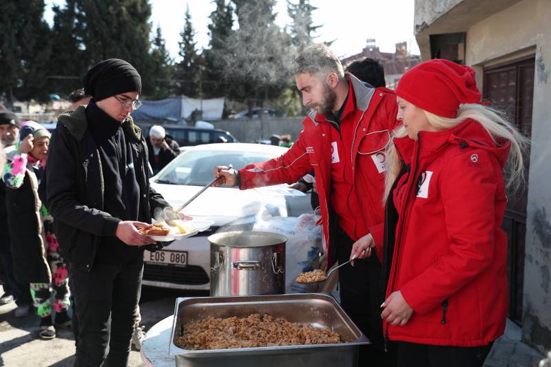 Kızılay afet bölgelerinde beslenme hizmetlerini sürdürüyor