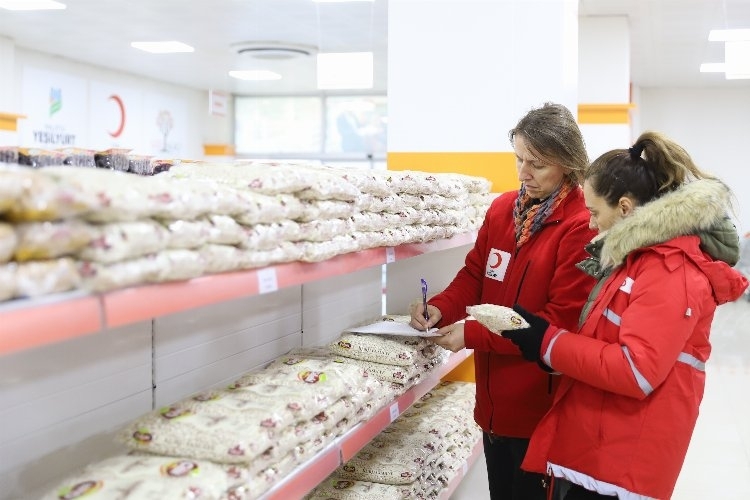 Kızılay'ın 12 sosyal marketi hizmet vermeye başladı